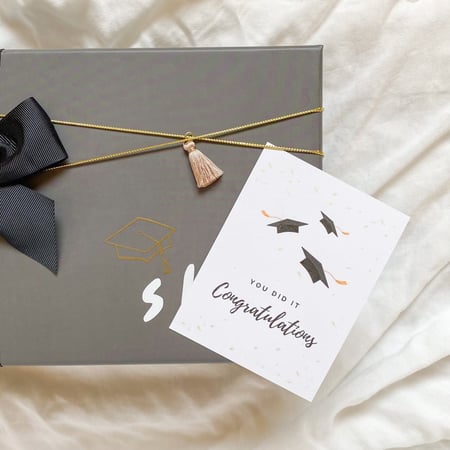 كرت بحُب تخرج