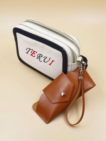 حافظة نظارات جلد لون جملي 11846