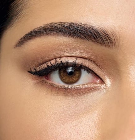 عدسات أكيوفيو ديفاين هيزل Define Fresh 1 day Hazel Lenses