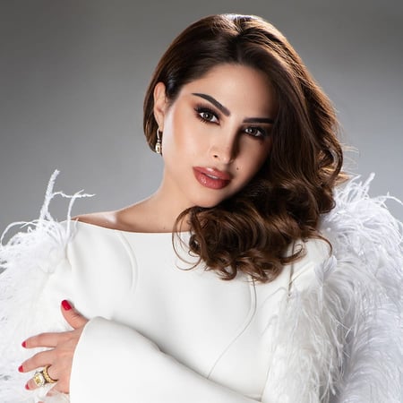 عدسات امارا بلون كاكاو بتوقيع فوز الفهد - عين للبصريات