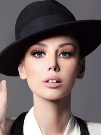 عدسات ملونة ديفا بلون موون بقياس طبي أو طبيعي