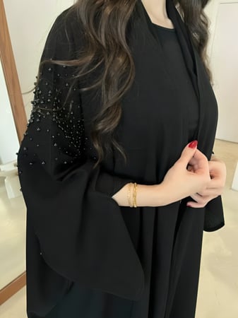 عبايات تطريز اسود علي الاكتاف لاطلاله راقيه