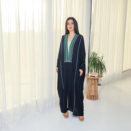 عباية كريب تطريز بالخيوط