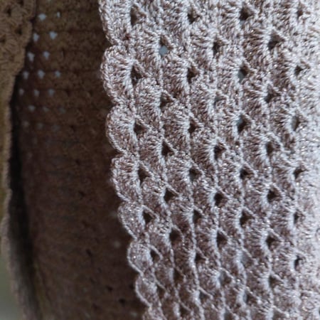 الشال الذهبي  مع قبعته - 148*94 سم