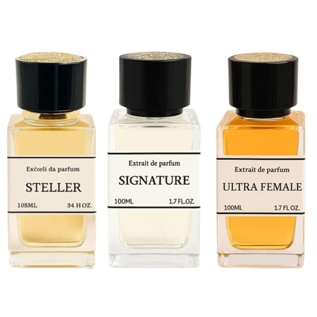 مشهد استوائي مع أشجار نخيل عند غروب الشمس مع سماء وردية وبرتقالية