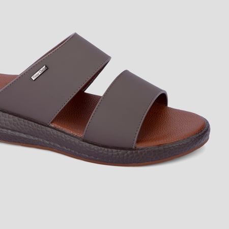 نعال شرقي طبي بني من فيكتور كلارك