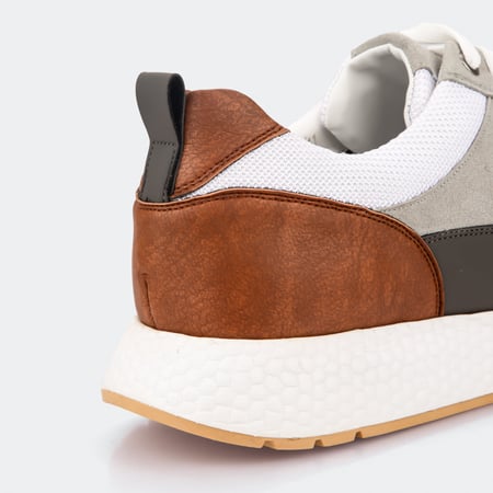 حذاء رياضي رمادي من براند ماركو