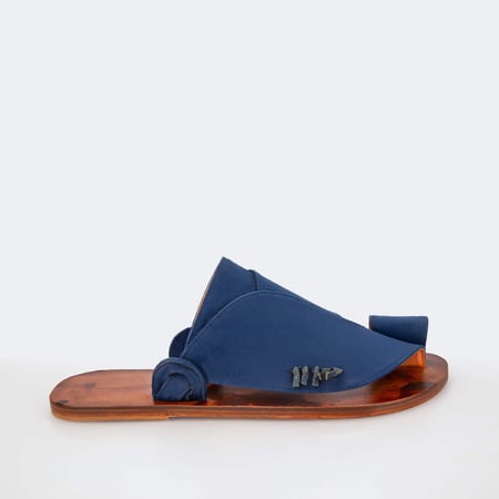 نعال وطني شرقي جلد طبيعي أزرق بتصميم حصري