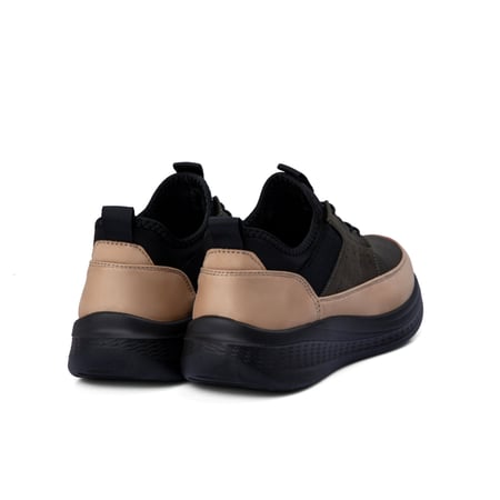 حذاء كاجوال جلد طبي من فيكتور كلارك - زيتي وبيج