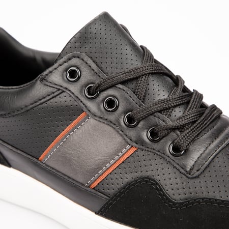 حذاء كاجوال كلاسيكي أسود وخطوط برتقالية فيكتور كلارك