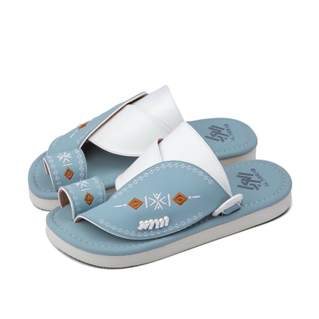 نعال شرقي جلد طبيعي سماوي فاتح بتصميم فاخر