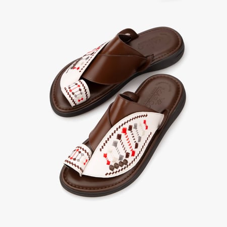 نعال شرقي إيطالي طبي بني وأبيض بتصميم أنيق