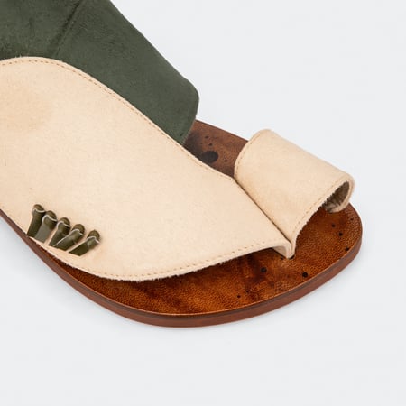 نعال شرقي وطني بيج وأخضر بتصميم فاخر