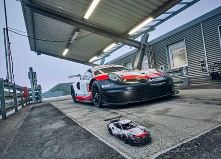 Porsche 911 RSR