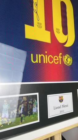 تيشيرت برشلونة موقع من ميسي