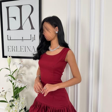 فستان قطيفه عودي أنيق يمنحك مظهر فاخر وحضور لافت