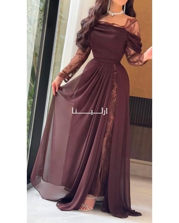 فستان بني طويل من الشيفون بقصة أنثوية انسيابية