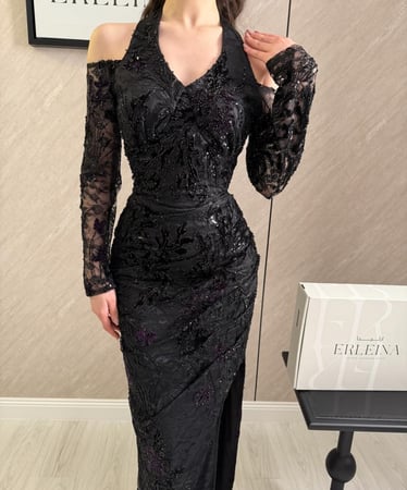 فستان اسود طويل فخم بتفاصيل دانتيل أنثوية راقية