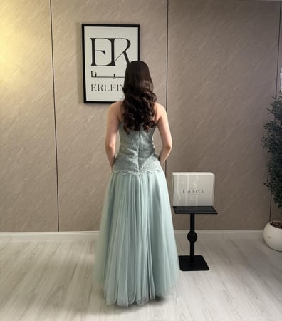 فساتين أخضر فاتح بقصة سهرة راقية