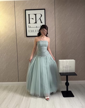 فستان لون اخضر فاتح من التل والدانتيل الراقي