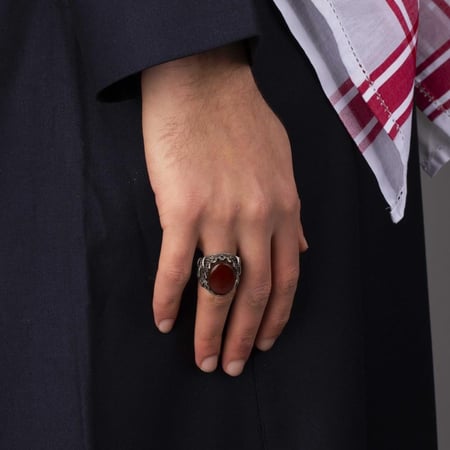 خاتم رجالي فضة مزين بحجر عقيق أحمر