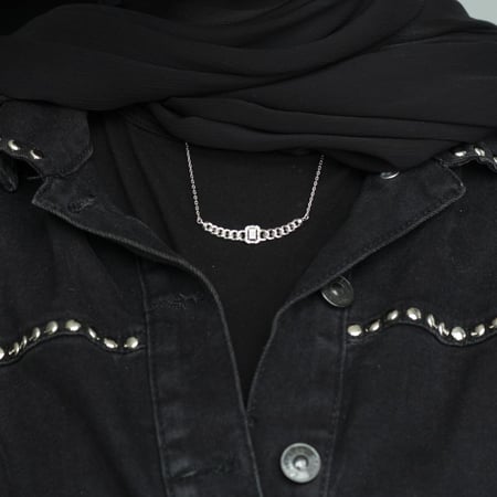 سلسلة فضة نسائية بتصميم عريض مطعم بحجر الزركون