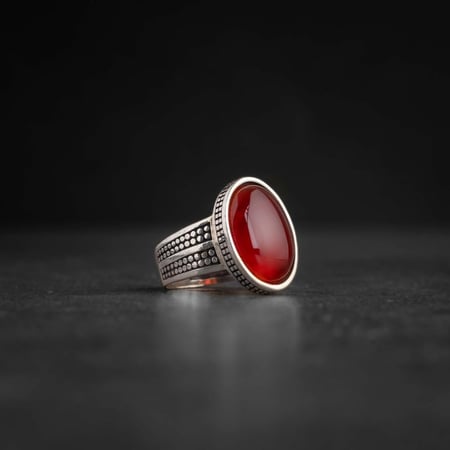 خاتم رجالي فضة مزين بحجر عقيق أحمر بنقوش دائرية