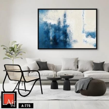 A775 لوحة فنية تجريدية مائية هادئة تتميز بظلالها الزرقاء الداكنة على خلفية بيضاء، مما يخلق إحساسًا بالعمق والهدوء.