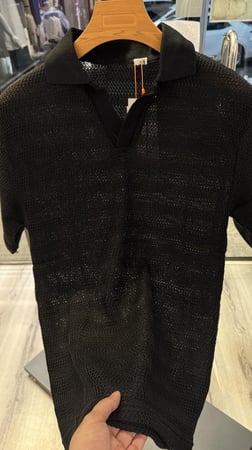 قميص تريكو مخرم بأكمام قصيرة