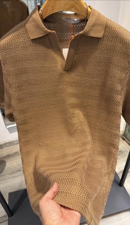 تيشيرت تريكو مخرم بأكمام قصيرة