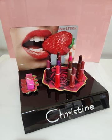 كرستين مرطب شفاه بالتوت الاحمر