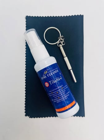 بخاخ تنظيف النظارة + مناديل جودة عالية + مفك