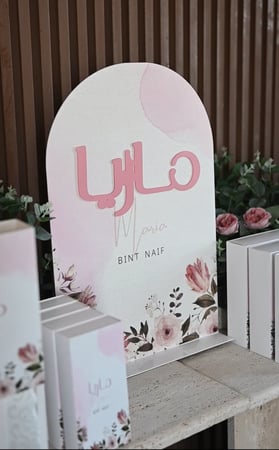 ستاند اكريلك بالثيم