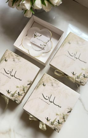 تحفه انيقه داخل بوكس بغطاء كامل