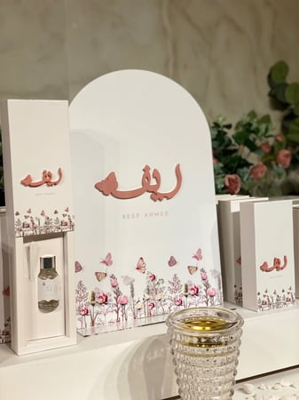 ستاند اكريلك بالثيم