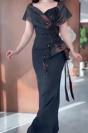 فستان سهرة أسود بتصميم درامي وشك يدوي