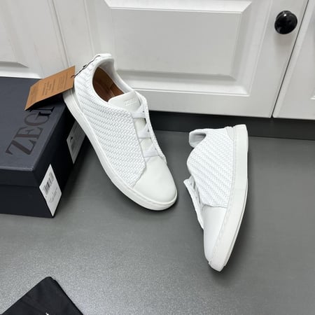 حذاء زينيا تربل ستيتش أبيض