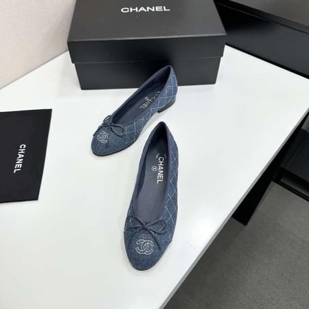 فلات شانيل ازرق جينز