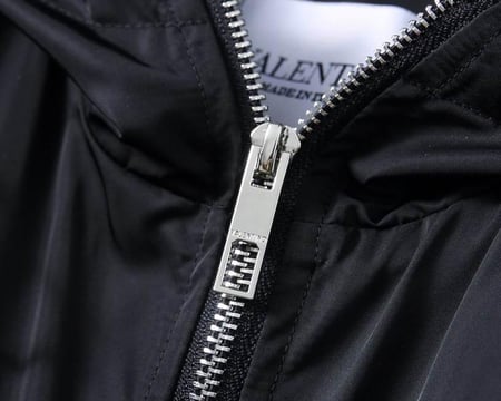 جاكيت فالنتينو أسود فخم