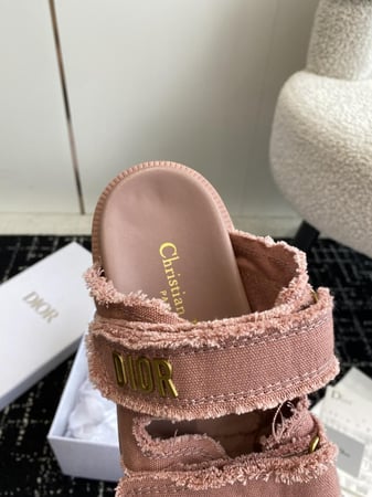 ديور صندل وردي