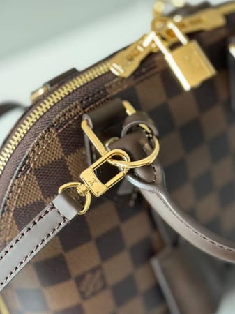 شنطة قوتشي بني
