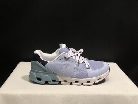 حذاء اون رانينغ رمادي سواقيو