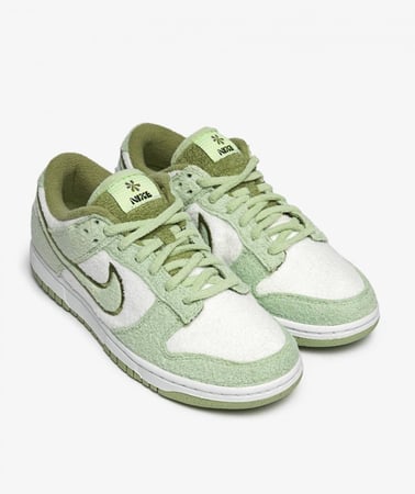 حذاء نايكي اس بي دانك ابيض و اخضر من متجر سواقيو