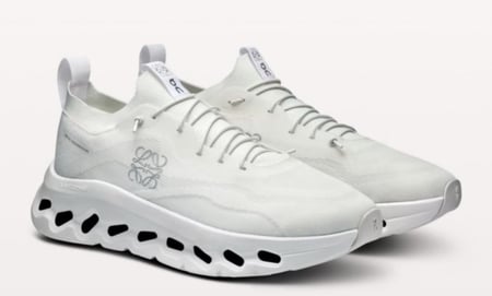 حذاء اون رانينغ لويفي ابيض من متجر احذية سواقيو