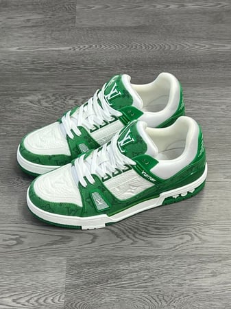 حذاء لويس فيتون ترينر ابيض و اخضر من متجر أحذية سواقيو