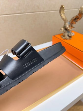 ايرميز صندل اسود كلاسيك