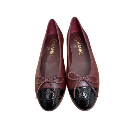 فلات شانيل برغاندي وأسود