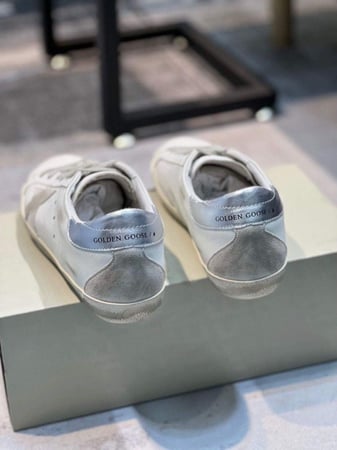 جولدن جوز - سنيكر ابيض انيق