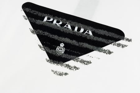 تي شيرت برادا ابيض