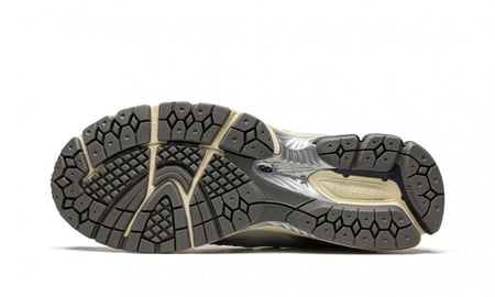 حذاء نيو بالانس 1906 رمادي من متجر أحذية سواقيو